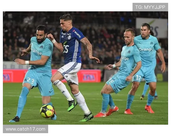 法甲球队前场进攻体系：法甲球队的前场进攻战术与战略分析